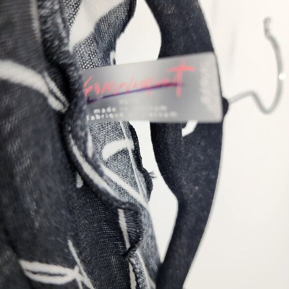 Free People Printed Top Lyocell/Elastane Blend Black/White Script Size XS - Picture 3 of 6